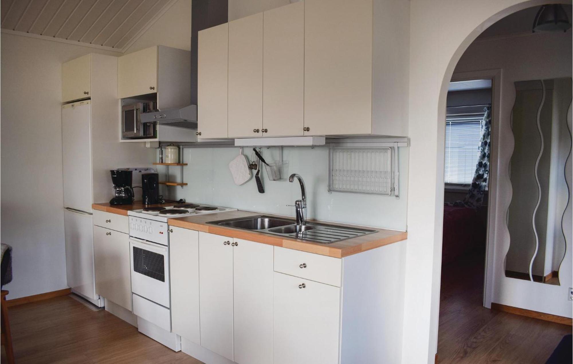 Amazing Home In Loettorp With House Sea View Buitenkant foto