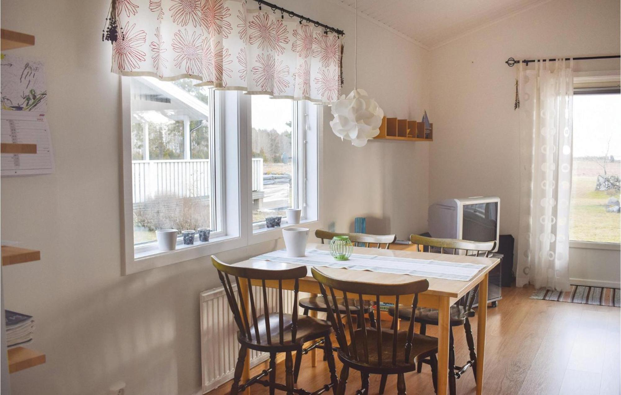 Amazing Home In Loettorp With House Sea View Buitenkant foto